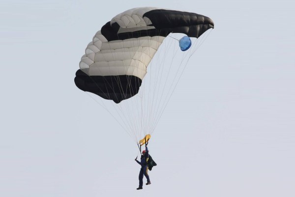 základní výcvik seskoku padákem